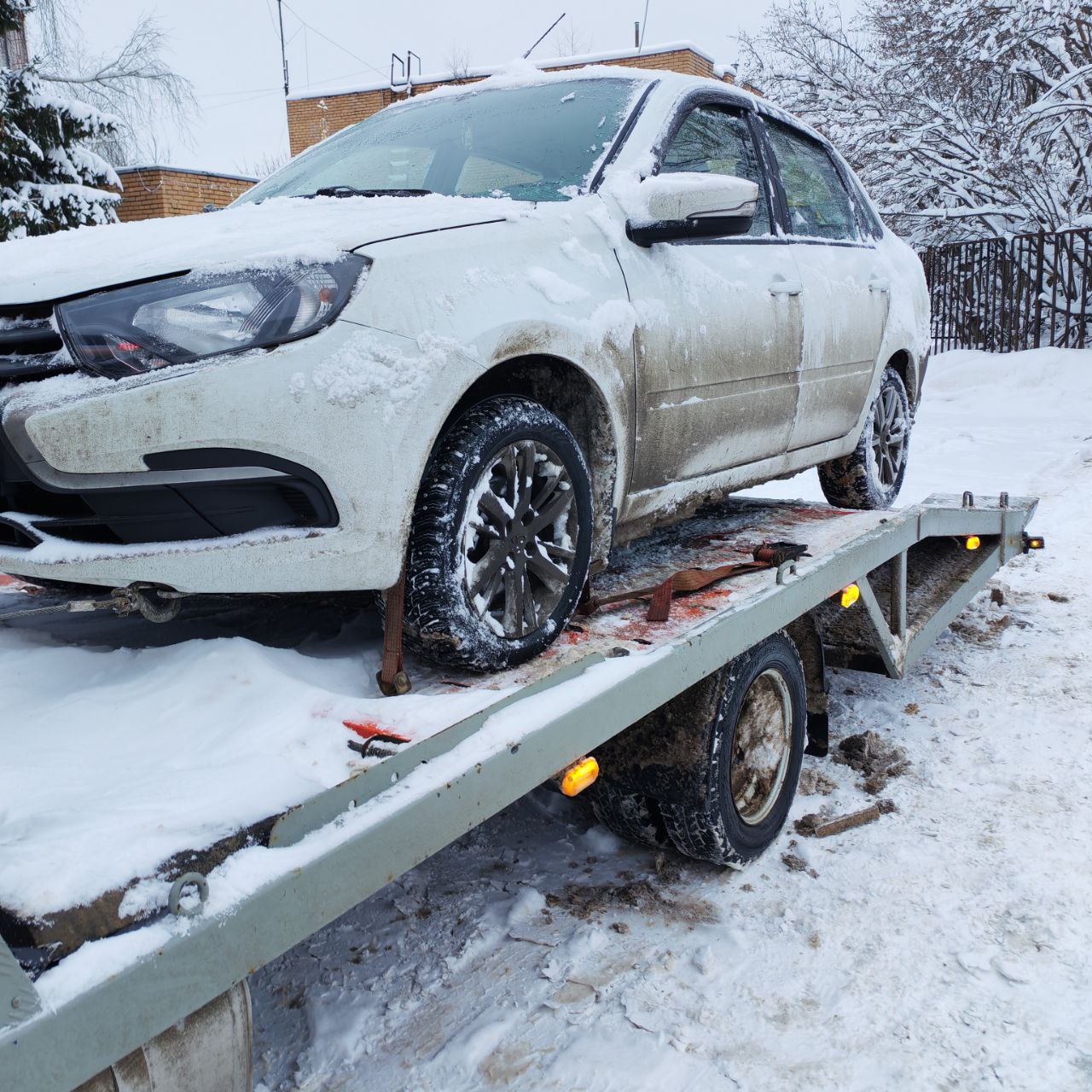 Эвакуатор Солнечногорск — ночная погрузка авто во дворе