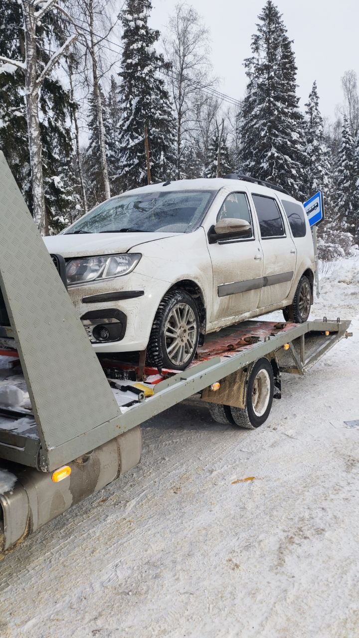 Эвакуатор в Клину вытаскивает машину из кювета лебёдкой